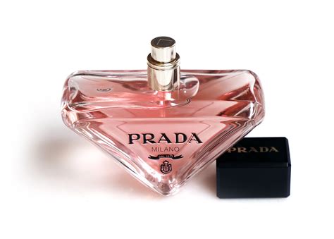 prada perfume women reviews.